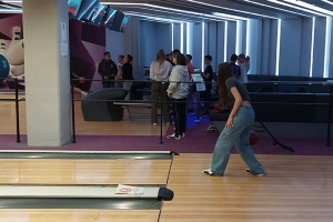 2023-09-26_dzien_chlopaka_z_bowlingiem_w_tle_04